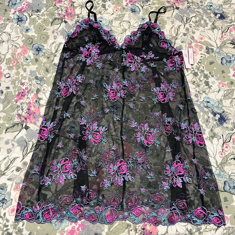 NWT Victoria’s Secret lace embroidered cami
